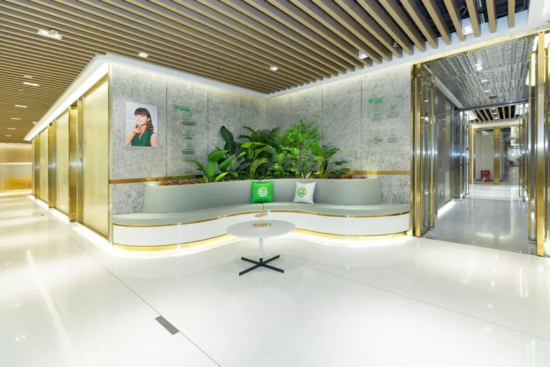 O interior de uma loja da Be@me